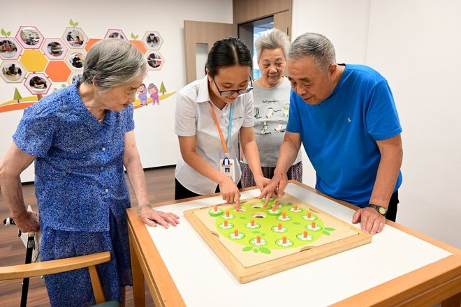 人或许比00后还会玩开元棋牌现在的退休老(图2)