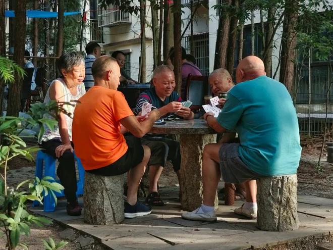 人或许比00后还会玩开元棋牌现在的退休老(图5)